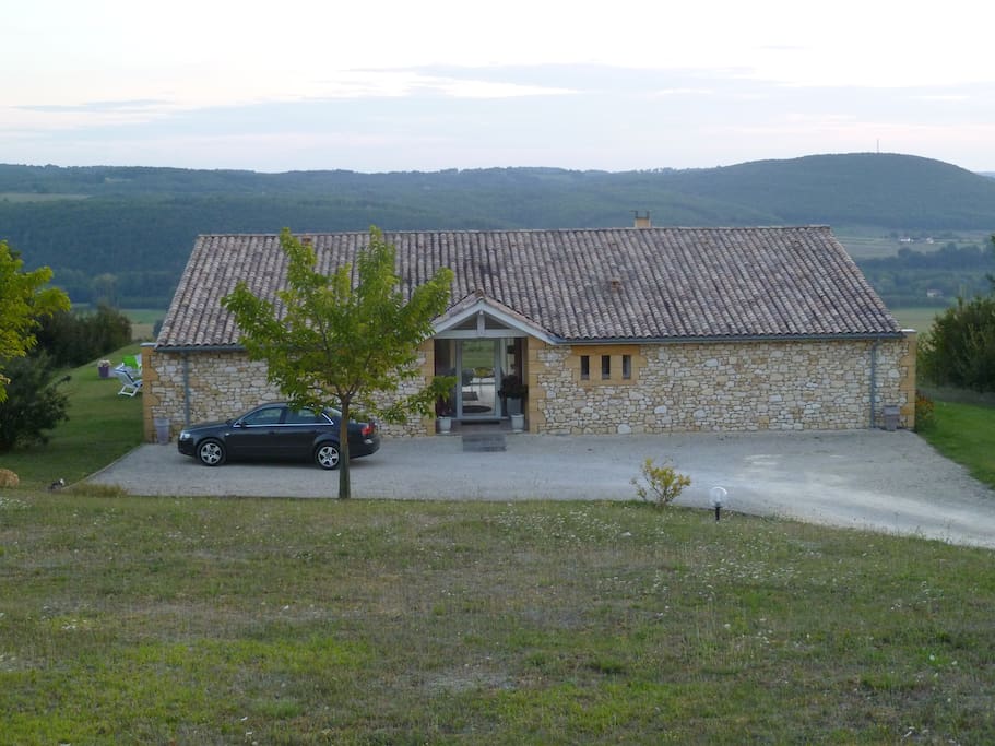 EN ARRIVANT LE PANORAMA SE DEVOILE