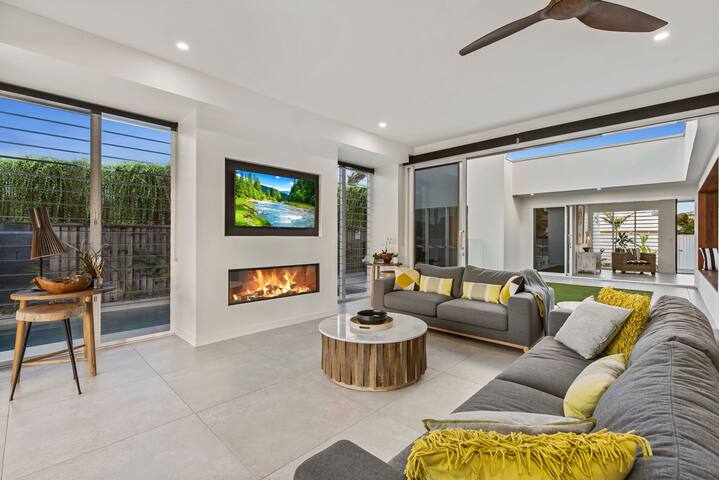 Getaway2Noosa award winning WYUNA 7 gallery image 3