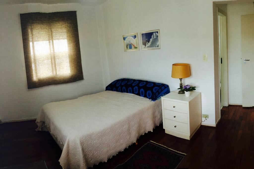 Suíte com cama de casal