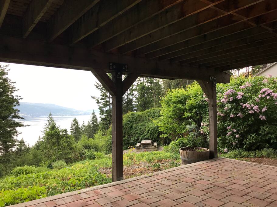 Covered Deck area for Suite