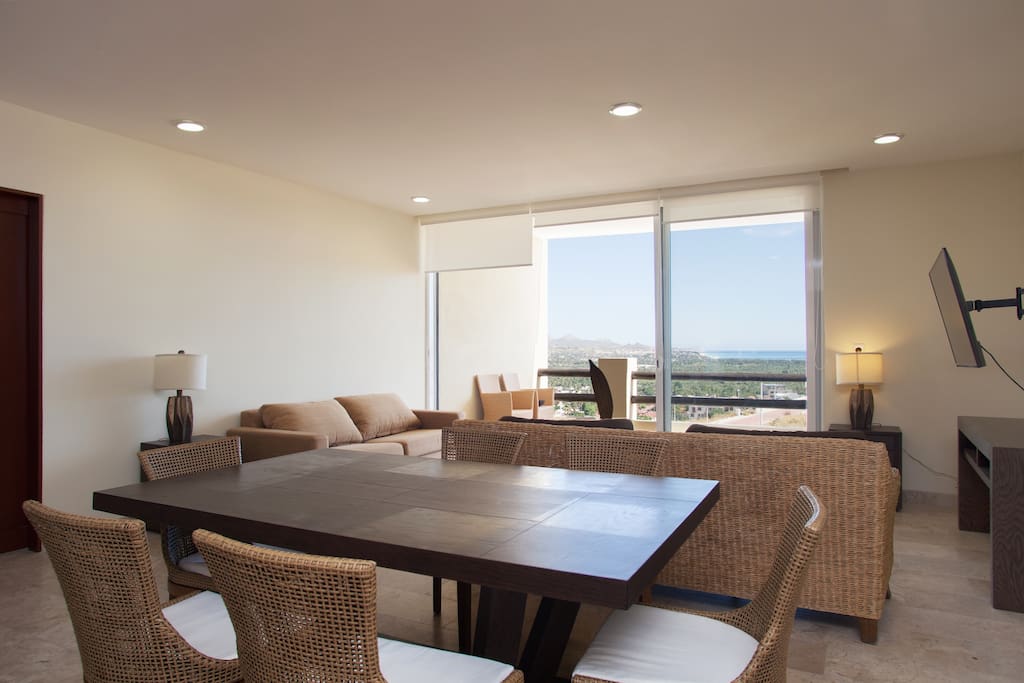 Very comfortable dining room!