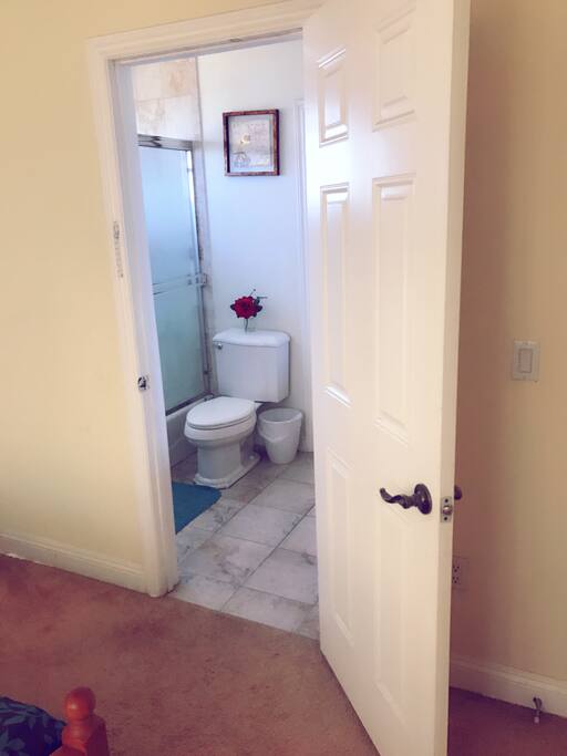 Bathroom 洗手间