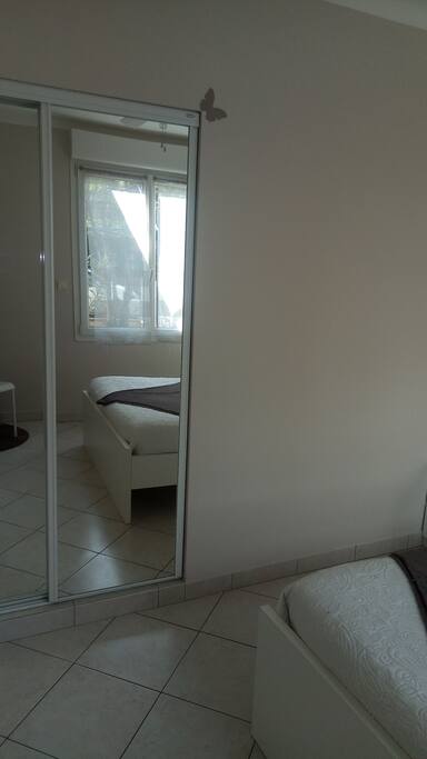 Placard/penderie avec miroir