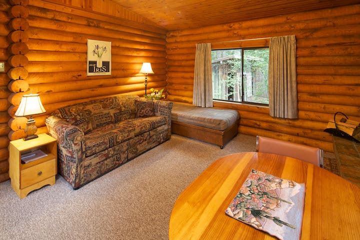 Cusheon Lake Resort 1 Bedroom Log Cabins Cabins For Rent In Salt