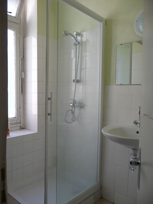 cabine douche, WC séparé