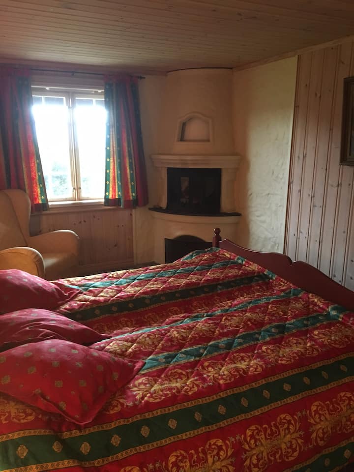 Chambre principale, lit queen