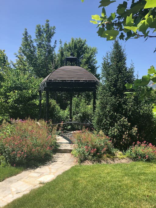 Gazebo swings for relaxing