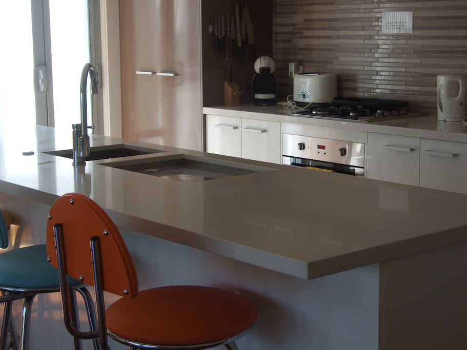 Island bench and kitchen