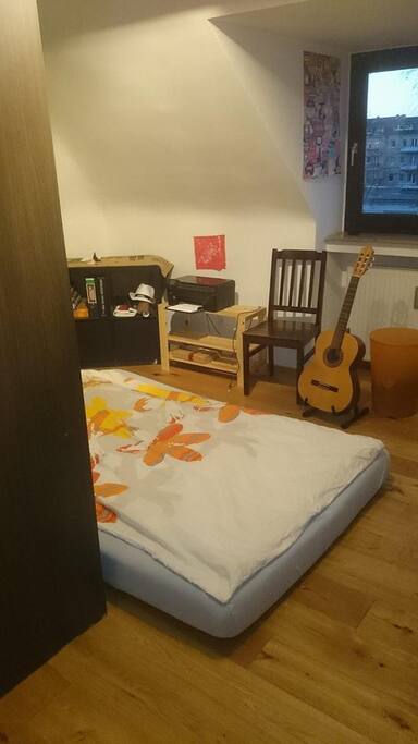 Room with mattress (1,40m x 2m)