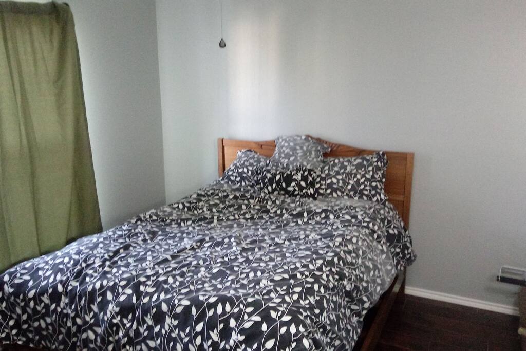 Private bedroom Queen, separate private bathroom.