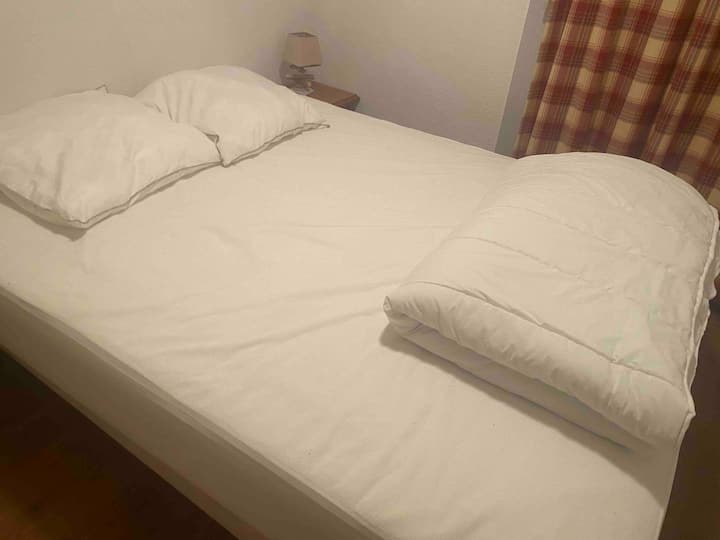 Krevet s novim madracem od 160