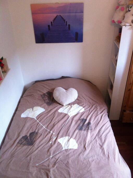 lit douillé avec matelas a mémoire de forme