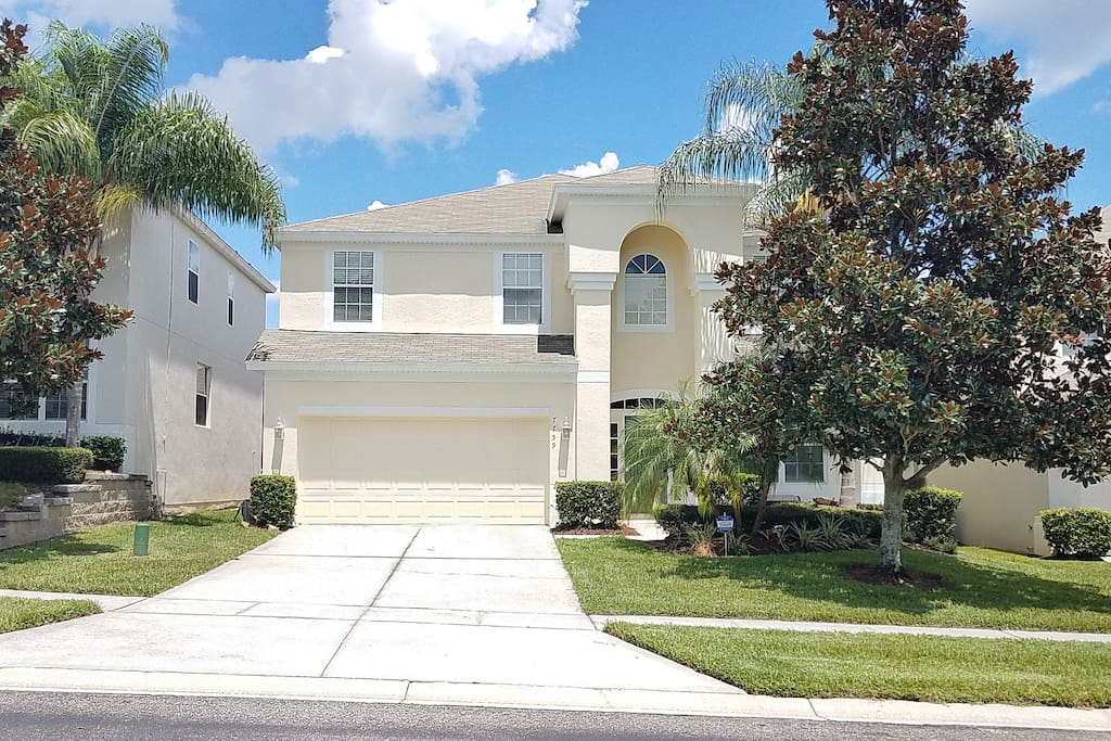 6 Bedroom 4 Bathroom in Windsor Hills