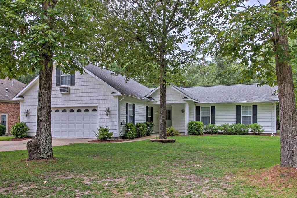 Your peaceful destination within the Fairfield Harbour community awaits.