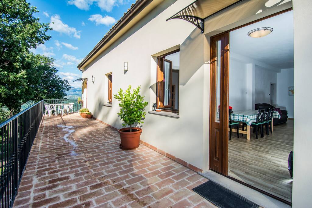 Ingresso con terrazzo