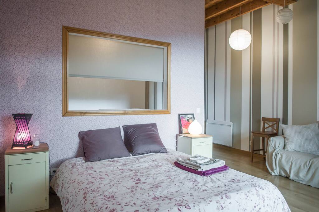Grande chambre de 30 m², lumineuse, un calme de fou.