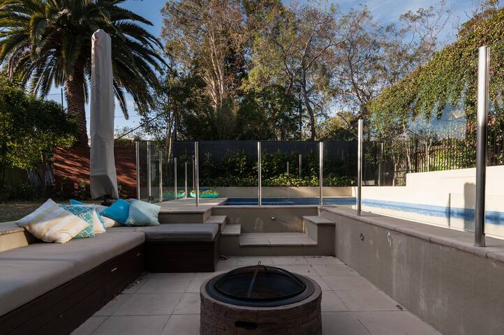 Modern Oasis – Entertainers Delight gallery image 5