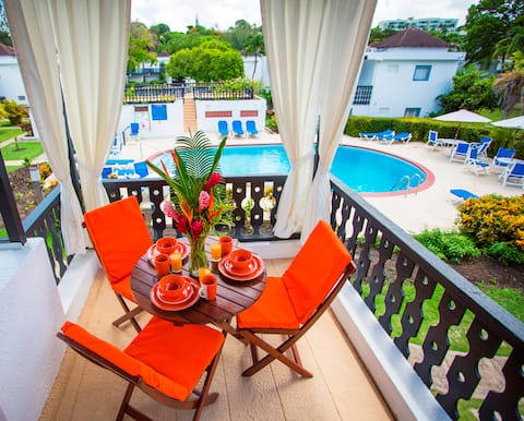 Green Monkey 3 - BREEZY 1 BR Condo near BEACHES