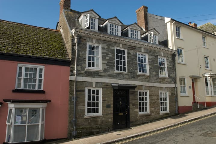 Historic Chain House Gorgeous Spacious Private Cottages For