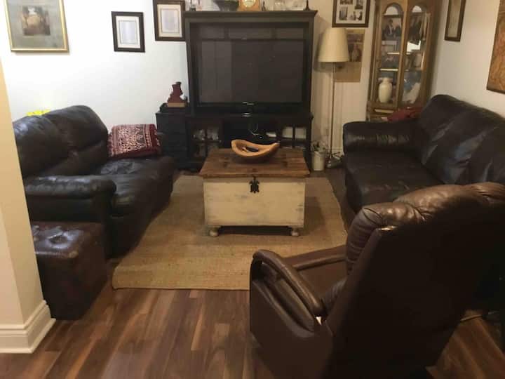 Entire Granny Suite Private Basement
Kitchenette - Kingston