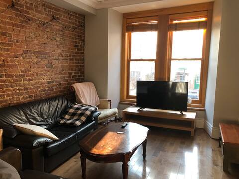 Appartement style ancien renové - Metro Sherbrooke