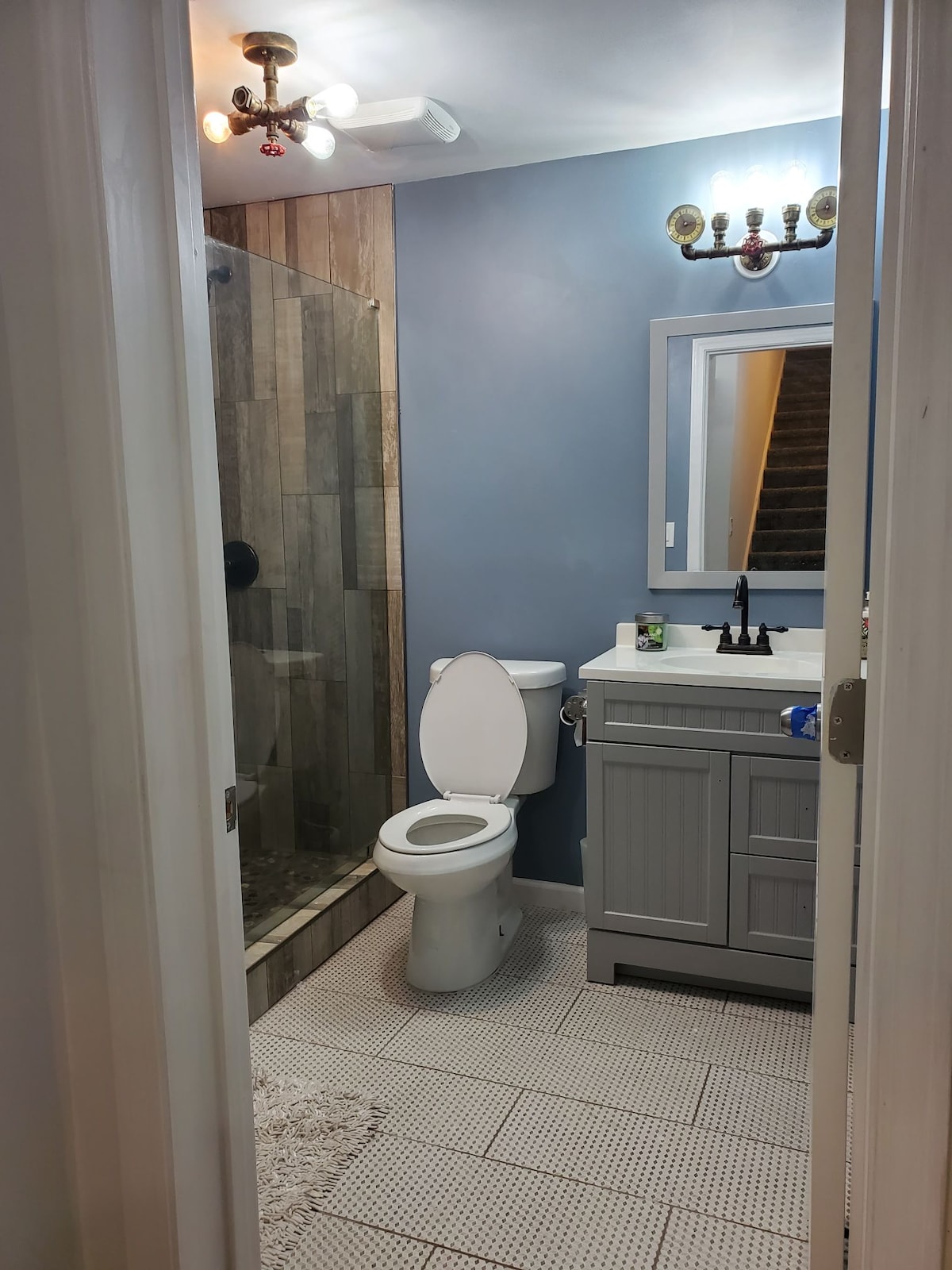 2/1 Modern BASEMENT home near Mall of GA