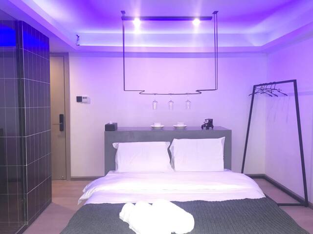West Lake, Hefang Street, fund town, dream small fresh, ins couple room, balcony water yard, quiet in the middle of noisy