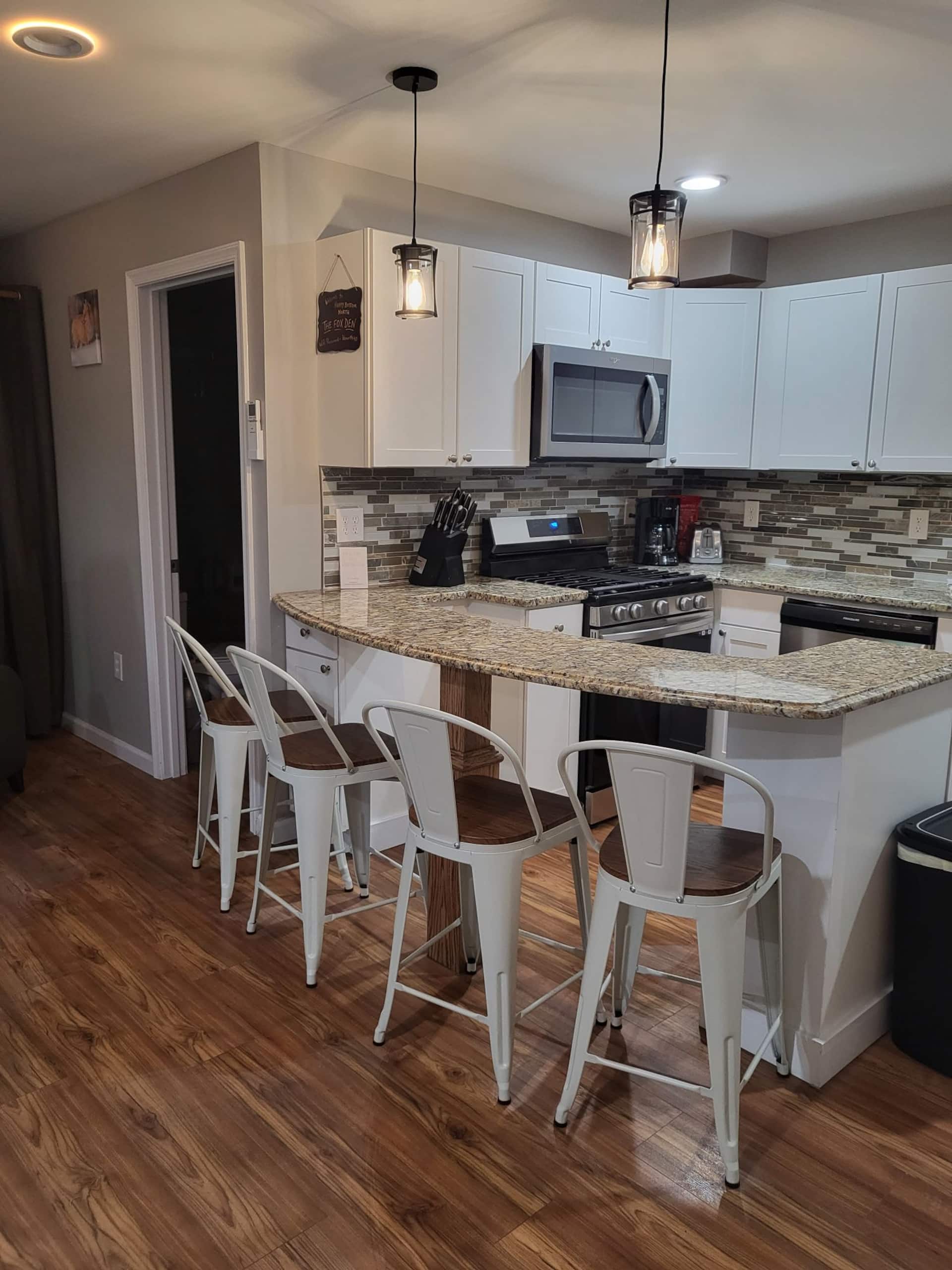 2 bd, walk to Purple Fiddle! Blackwater,Canaan