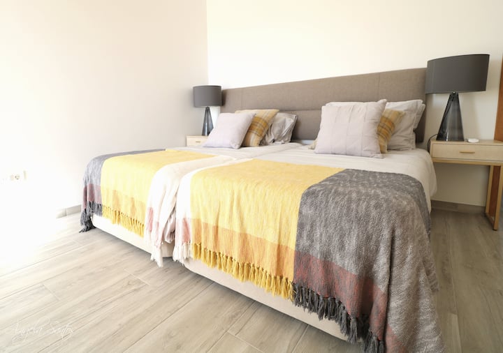 Habitación doble más grande y vista al mar