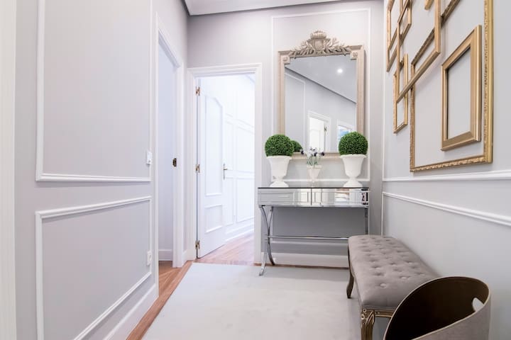 LA PLAZA Luxury Apartment / City-Center