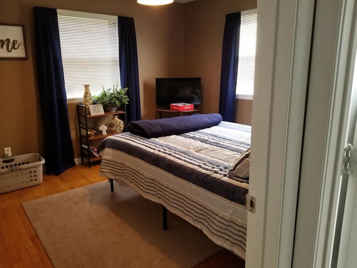 Habitación. Arriba los escalones hasta la derecha. Más cerca del baño. 