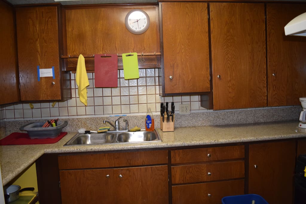 much cabinet spaces (the other partial of the room