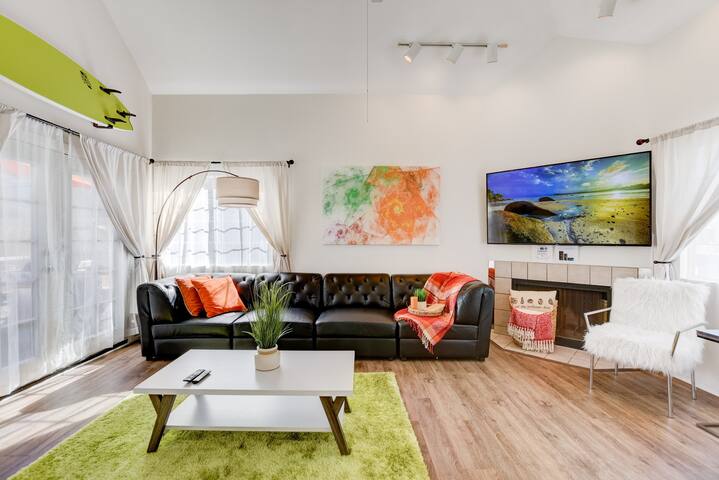 Steps To The Sand! Central SD Beach Paradise! gallery image 4