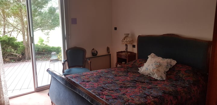 1ère chambre donnant sur la terrasse