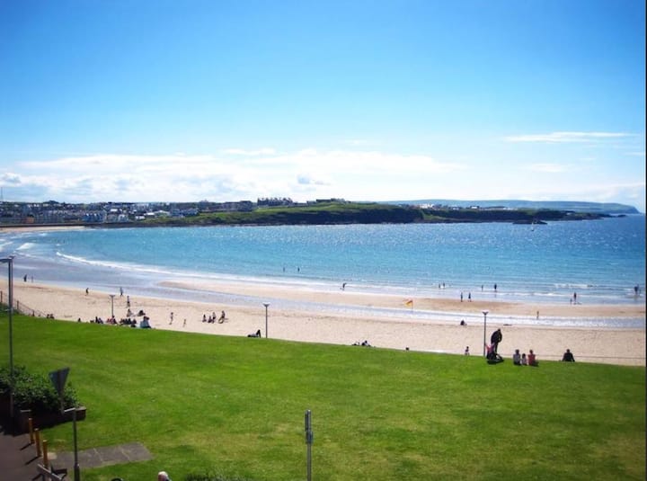 Portrush apt; stunning sea views at harbour Apartments for Rent in