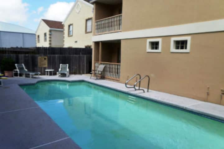 La Perla#2 Mid-island 2-3 Minute Walk To Beach Acc - South Padre Island, TX