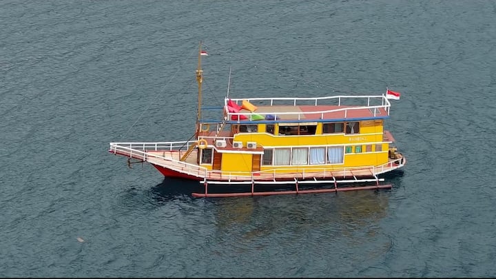 Explore Komodo With Phinisi Rainbow - Labuan Bajo