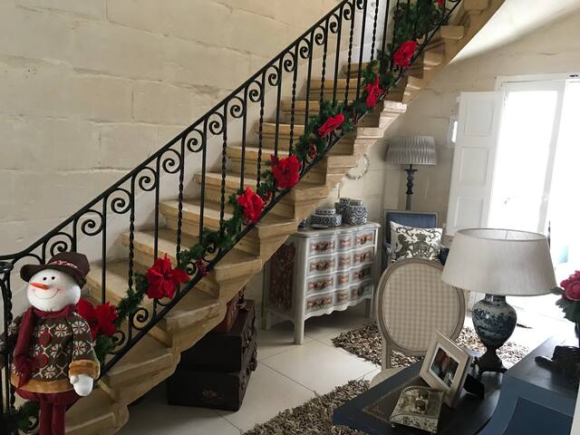 Stylish Cosy 1 bed attic with breathtaking  views