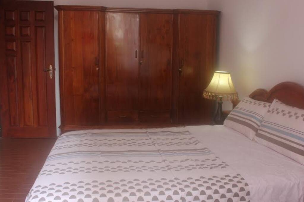 Room "Jasmine"
Large three door wardroabe