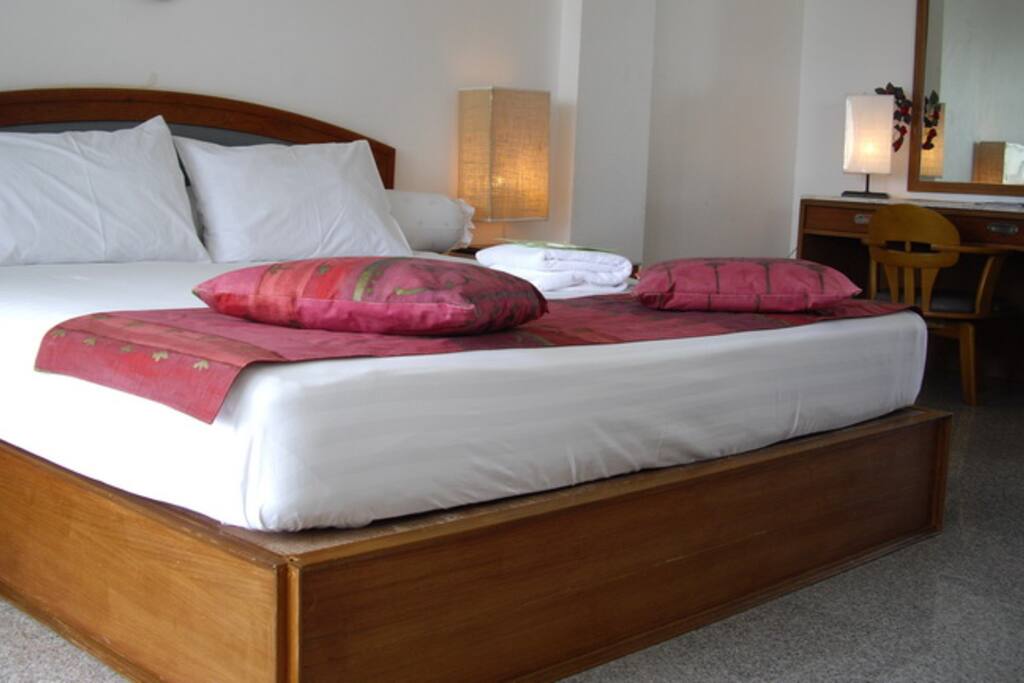 bouble bed with slumberland matresses.
