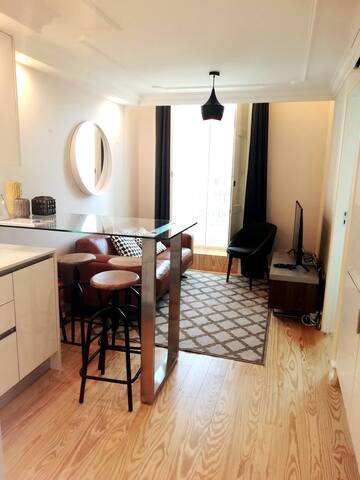 Augusta 229-5E-City Center Apt- Balcony & Elevator gallery image 5