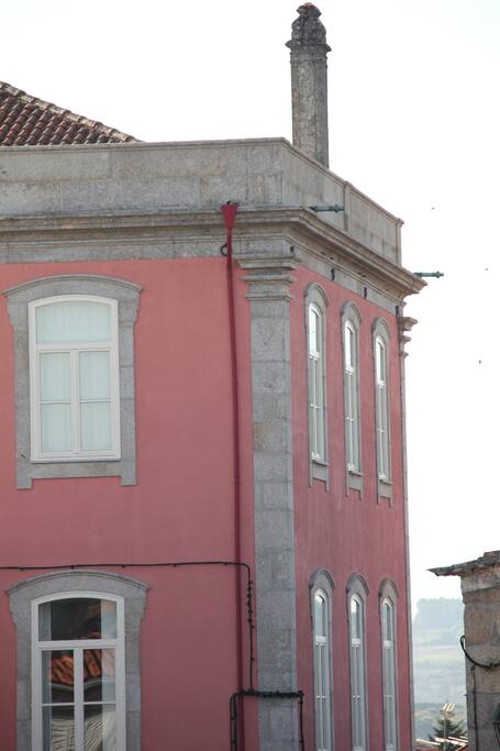 Casa do Miradouro Santar vista da praça