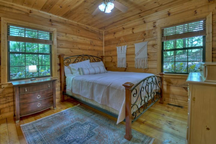 Საძინებელი #3 152 × 203 სმ ზომის საწოლით