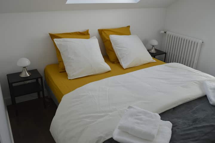 غرفة النوم رقم2 مع حمام.