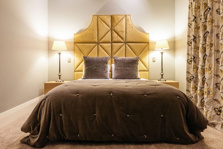 Gold room