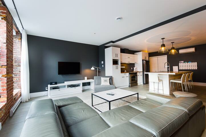 202 – Les Lofts St-Joseph – Par Les Lofts Vieux-QC gallery image 3