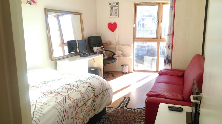 Double room in the Heart Of Angel 2 mins from Tube