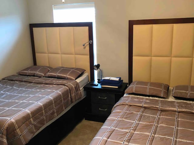 Private bedroom next to Mall