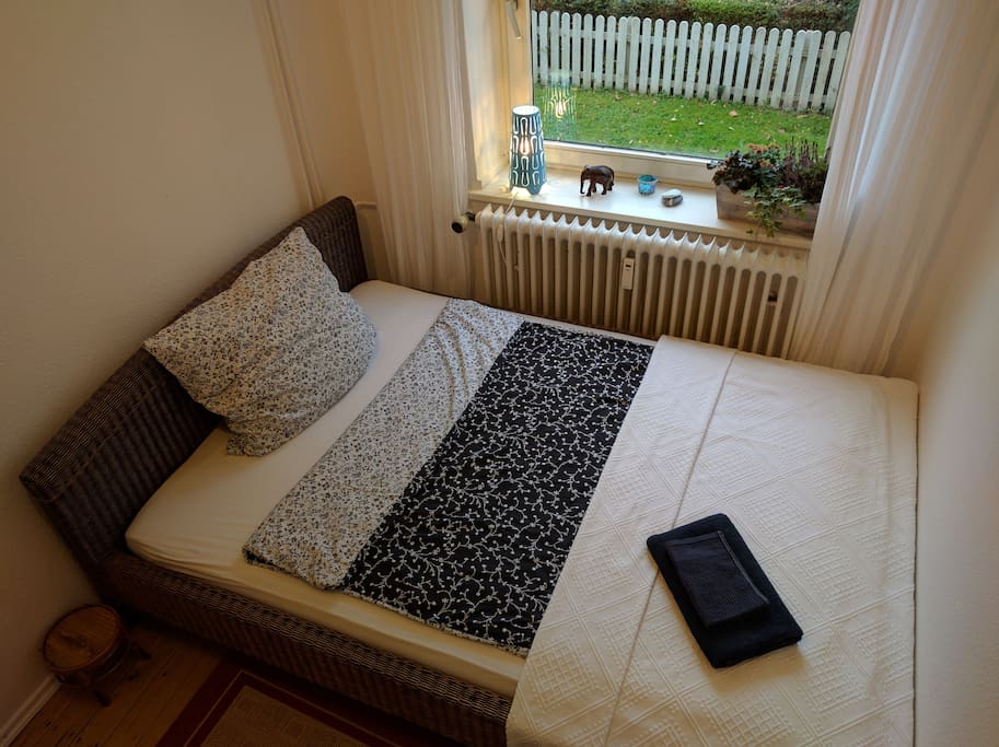 Das Doppelbett/The double bed