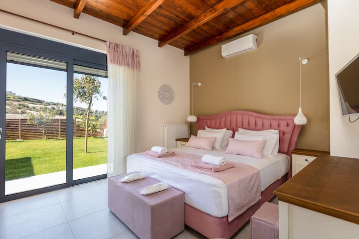 Estimulando el diseño del dormitorio.  Acceso directo a la terraza.